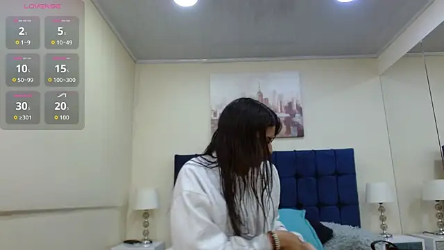 ValerieLyon  online show from May 28, 2026, 8:17 pm