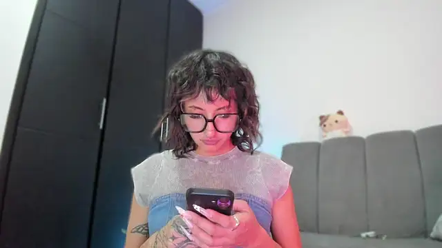 Snapshot of vandalovee_ chatting on May 27, 2026, 1:57 am vandalovee online show from May 27, 2026, 1:57 am