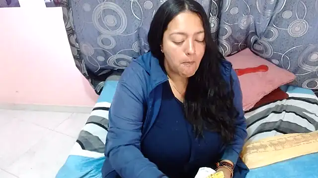 Snapshot of FabritziAPiel chatting on June 5, 2026, 2:01 pm FabritziAPiel online show from June 5, 2026, 2:01 pm