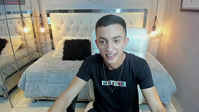 oliver chaze  online show from May 6, 2026, 9:31 pm