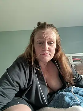 Snapshot of Kellilyn10 chatting on July 13, 2026, 9:50 pm Kellilyn10 online show from July 13, 2026, 9:50 pm
