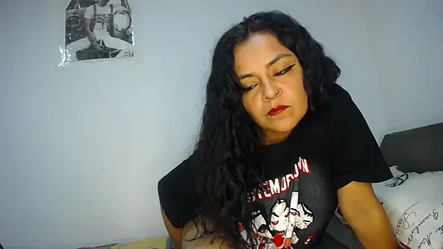 wilddesire66 online show from May 7, 2026, 4:18 am