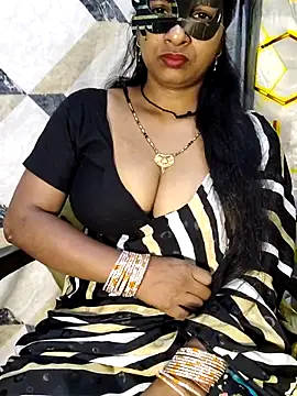 Juli 80 online show from May 15, 2026, 7:43 pm