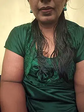 Snapshot of Divya_kannada chatting on May 6, 2026, 9:58 am Divya kannada online show from May 6, 2026, 9:58 am