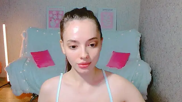 SiennaMia online show from June 6, 2026, 5:39 pm