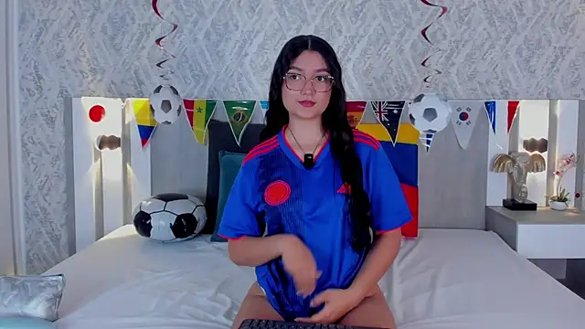 Vaalentina Lux online show from June 17, 2026, 3:02 pm