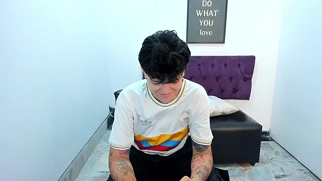 Favpussyboy online show from May 8, 2026, 11:04 am