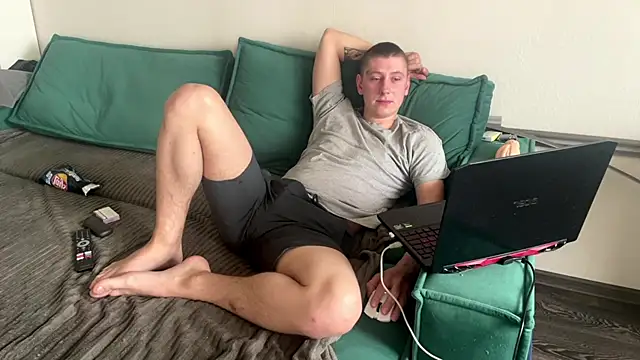Snapshot of Keksik_ chatting on June 3, 2026, 5:21 am Keksik online show from June 3, 2026, 5:21 am
