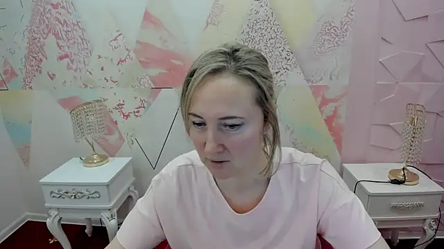 Rosemeonce online show from May 11, 2026, 1:17 pm