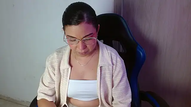 Snapshot of AliceSmity__ chatting on June 2, 2026, 12:18 pm AliceSmity online show from June 2, 2026, 12:18 pm