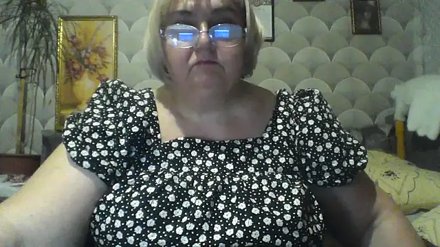 MarinaFarina53 online show from June 5, 2026, 6:57 pm