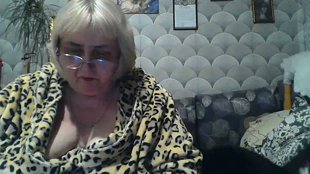 MarinaFarina53 online show from June 15, 2026, 8:55 pm