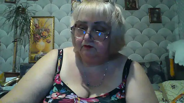 MarinaFarina53 online show from June 25, 2026, 5:17 pm