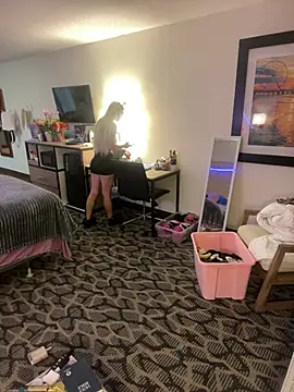 blonDDbombsheLL99 online show from June 5, 2026, 5:03 am
