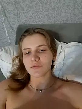 mooniekiss online show from May 19, 2026, 8:26 pm