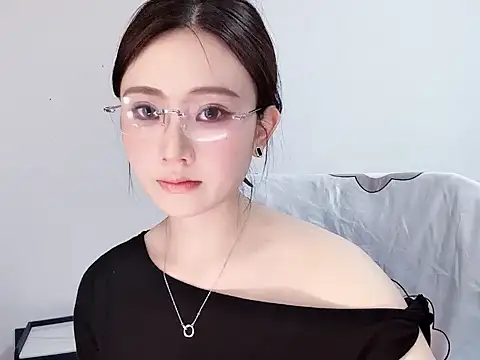  222Mia online show from May 9, 2026, 7:02 am