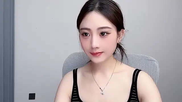  222Mia online show from June 18, 2026, 4:13 am