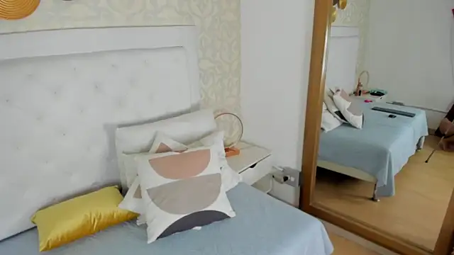 candy eyes  online show from May 22, 2026, 2:51 am