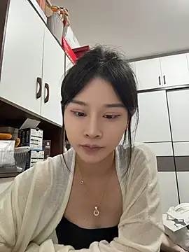 cuteluky18 online show from May 15, 2026, 12:01 pm