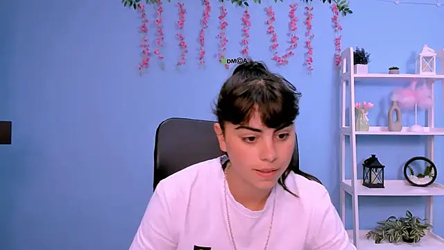 Snapshot of shadow_kiss_ chatting on June 20, 2026, 9:34 am shadow kiss online show from June 20, 2026, 9:34 am