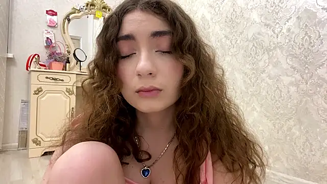 Rosie Sweety online show from June 5, 2026, 7:30 pm