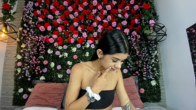 Snapshot of ViolettGracee chatting on June 17, 2026, 12:50 pm ViolettGracee online show from June 17, 2026, 12:50 pm