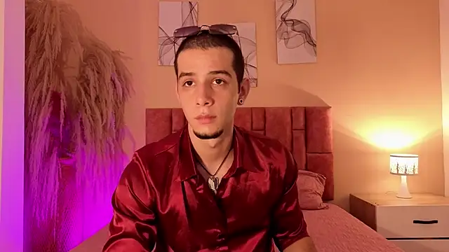 isaacblaze  online show from May 19, 2026, 4:41 am