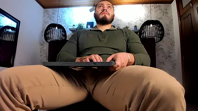 Darius Wolfe online show from May 15, 2026, 11:28 am
