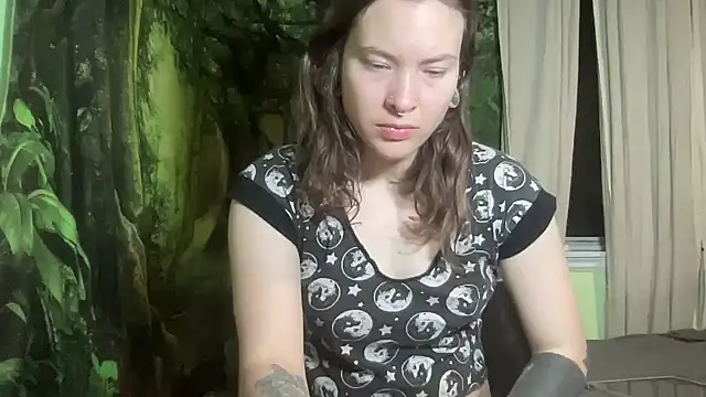 mo0ngoddess online show from November 25, 2025, 3:39 am