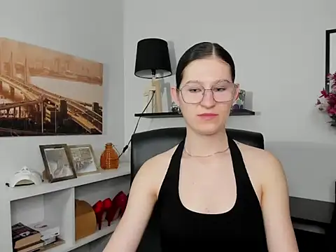 selenaprive online show from May 14, 2026, 5:36 am