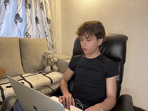DanteSaint online show from July 24, 2026, 11:03 pm