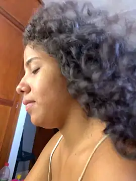 Snapshot of Marise_l chatting on June 3, 2026, 2:33 pm Marise l online show from June 3, 2026, 2:33 pm