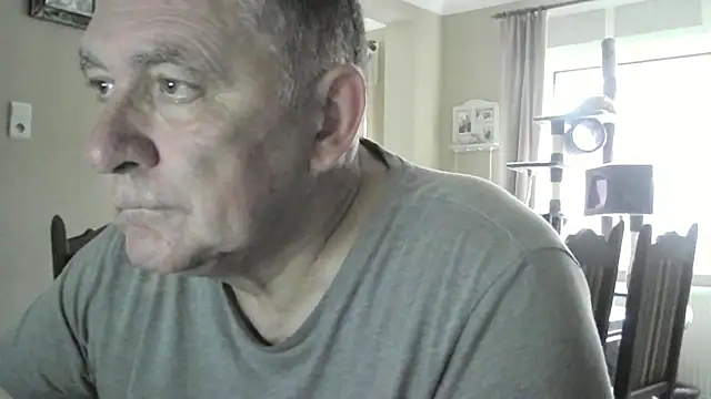 Snapshot of edje59a chatting on October 10, 2025, 7:29 am edje59a online show from October 10, 2025, 7:29 am