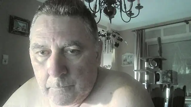 Snapshot of edje59a chatting on October 30, 2025, 7:21 am edje59a online show from October 30, 2025, 7:21 am