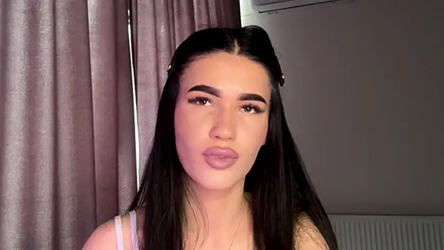 KarieEgge online show from May 19, 2026, 3:51 pm