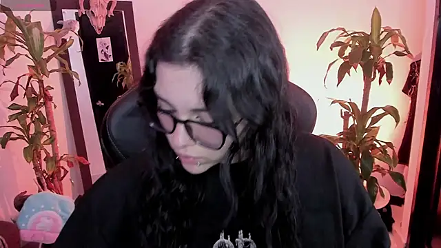 MissCharlottte 18 online show from June 12, 2026, 4:33 am