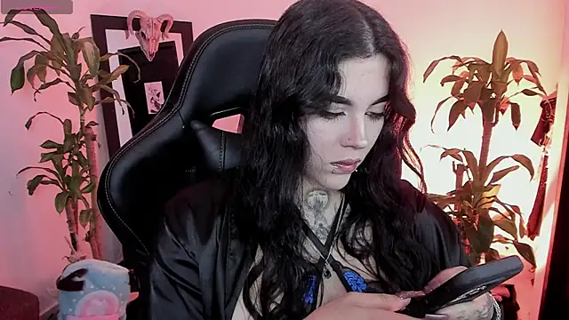 MissCharlottte 18 online show from June 25, 2026, 3:17 am