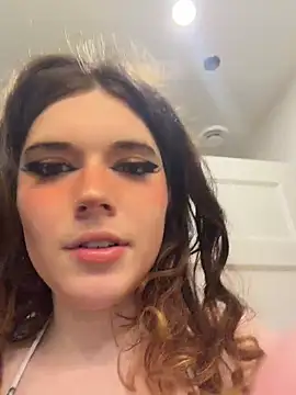 cutypiefull online show from June 8, 2026, 2:34 am