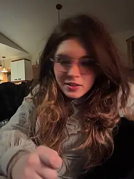 cutypiefull online show from June 14, 2026, 2:24 am