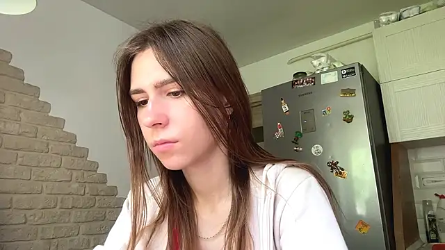 ZaraGuyette online show from June 4, 2026, 7:47 am