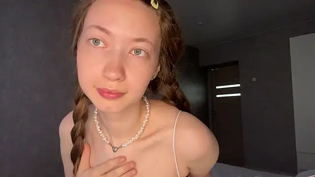 Emily Mur  online show from May 19, 2026, 5:14 am