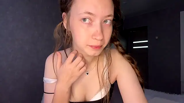 Emily Mur  online show from July 3, 2026, 5:03 am
