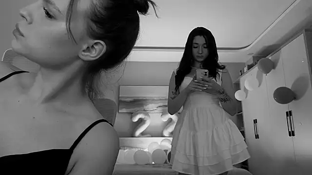 MoonkissGirls online show from May 15, 2026, 11:34 pm