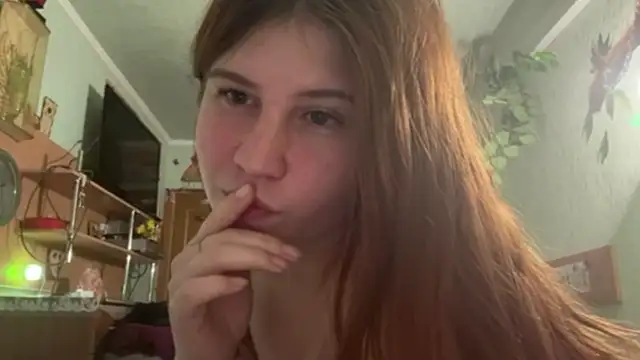 Snapshot of EmmaLovelyBB chatting on May 24, 2026, 6:46 pm EmmaLovelyBB online show from May 24, 2026, 6:46 pm
