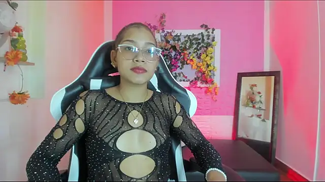 Snapshot of Scarlett_Lune chatting on May 28, 2026, 7:11 pm Scarlett Lune online show from May 28, 2026, 7:11 pm