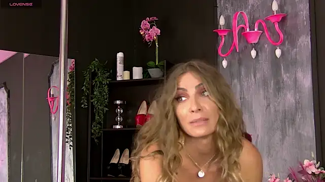 Snapshot of AnneGoddesss chatting on June 4, 2026, 5:30 pm AnneGoddesss online show from June 4, 2026, 5:30 pm