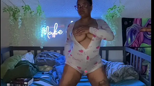 FaeAfterDark online show from July 19, 2026, 4:38 am