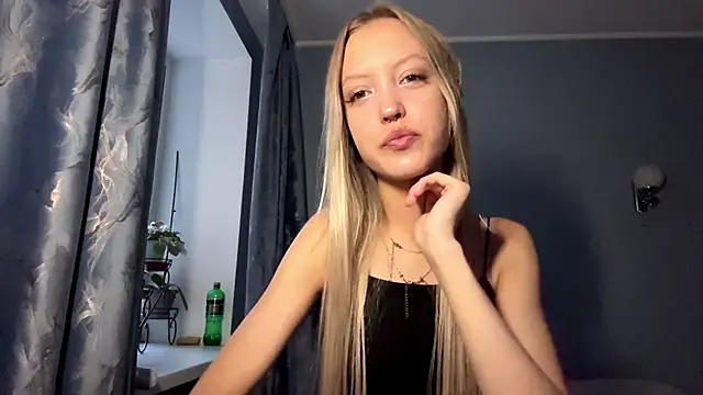 Snapshot of NievesHackey chatting on June 19, 2026, 3:05 pm NievesHackey online show from June 19, 2026, 3:05 pm