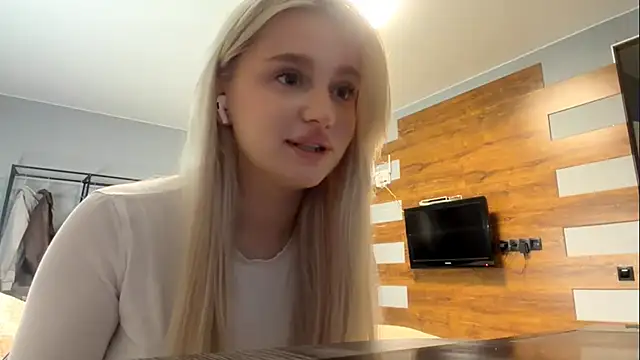 TiffanieSluyter online show from May 14, 2026, 6:04 pm