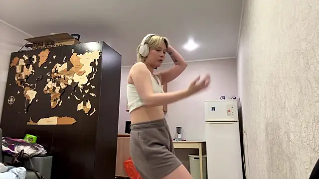 CuteLilit online show from June 7, 2026, 6:33 pm